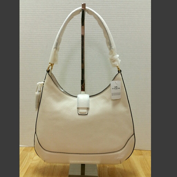 🎉🎉HOST PICK🎉🎉 Coach Pebble Leather Hobo - Picture 3 of 8